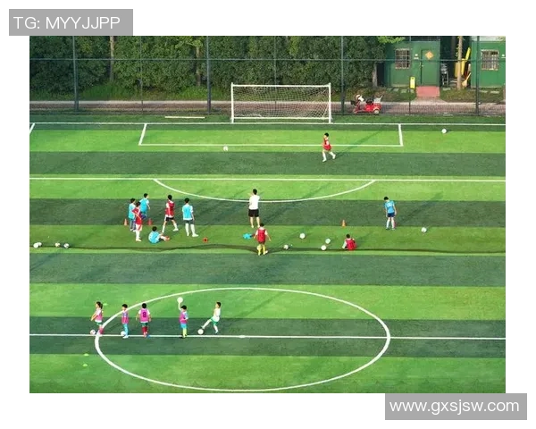 梦境中的绿茵场一群人在欢快踢足球的奇妙场景探秘 梦境中的绿茵场一群人在欢快踢足球的奇妙场景探秘