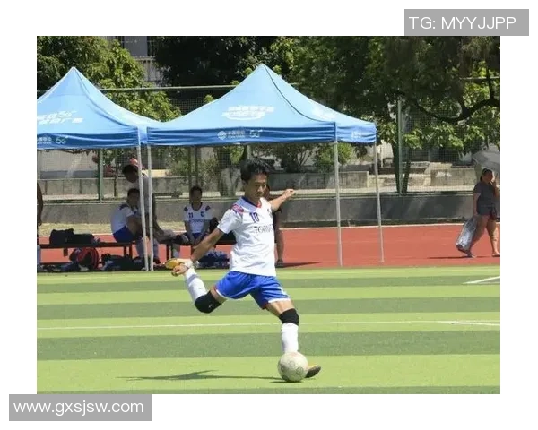 西体足球的崛起与发展探讨：从校园到职业联赛的全景分析